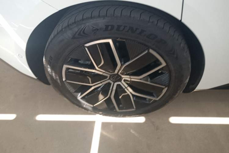 Used Avatr 12 2024 700 Three-Laser Rear-Wheel Drive Luxury Edition Right Rear Wheel Hub