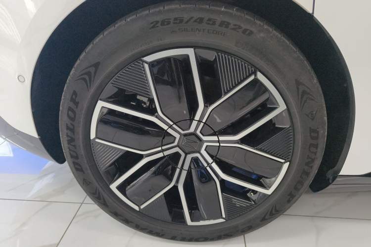 Used Avatr 12 2024 700 Three-Laser Rear-Wheel Drive Luxury Edition Right Rear Wheel Hub