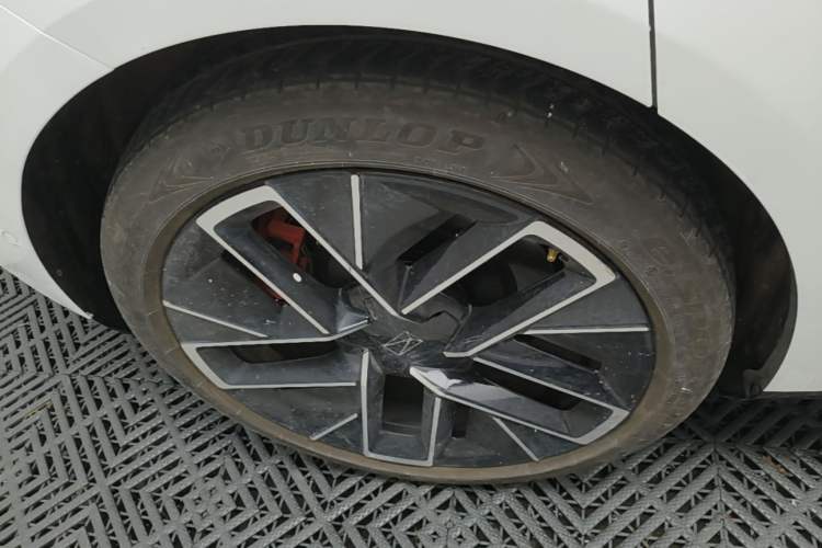 Used Avatr 12 2024 700 Three-Laser Rear-Wheel Drive Luxury Edition Right Rear Wheel Hub