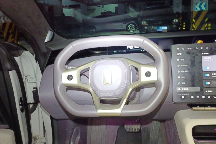 Used Avatr 12 2024 700 Three-Laser Rear-Wheel Drive Luxury Edition Steering Wheel