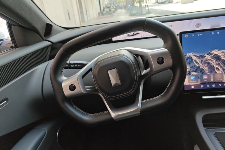 Used Avatr 12 2024 700 Three-Laser Rear-Wheel Drive Luxury Edition Steering Wheel