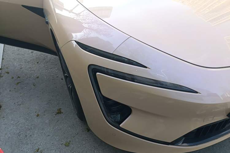 Used Avatr 12 2024 Updated Version 700 Three-Laser Rear-Wheel Drive Luxury Edition Right Front Headlight