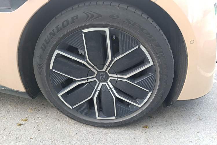 Used Avatr 12 2024 Updated Version 700 Three-Laser Rear-Wheel Drive Luxury Edition Right Front Wheel Hub