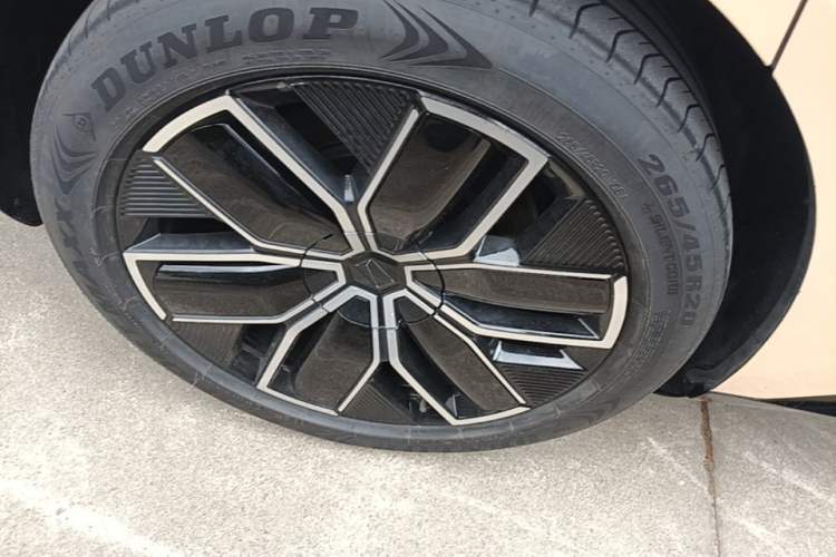 Used Avatr 12 2024 700 Three-Laser Rear-Wheel Drive Smart Enjoyment Version Right Rear Wheel Hub