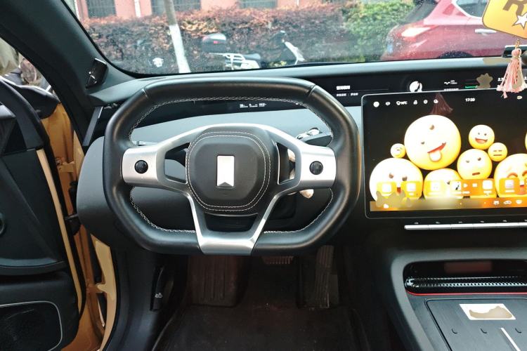 Used Avatr 12 2024 700 Three-Laser Rear-Wheel Drive Smart Enjoyment Version Steering Wheel