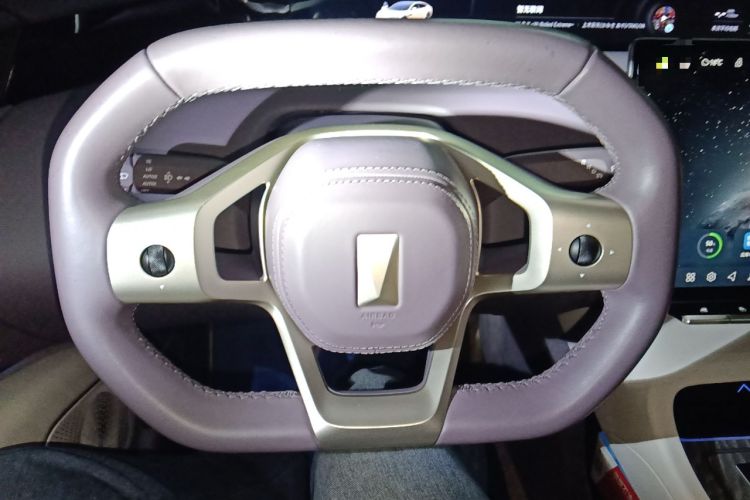 Used Avatr 12 2024 650 Three-Laser All-Wheel Drive GT Version Steering Wheel