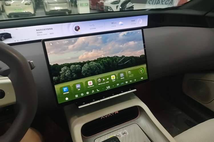 Used Avatr 12 2025 Updated Ultra All-Electric Four-Wheel Drive Audio And AC Panel
