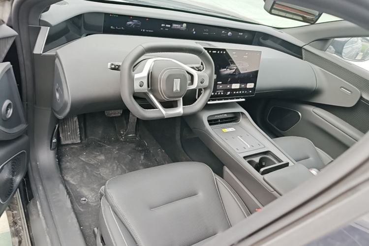 Used Avatr 12 2025 Updated Ultra All-Electric Four-Wheel Drive Center Console
