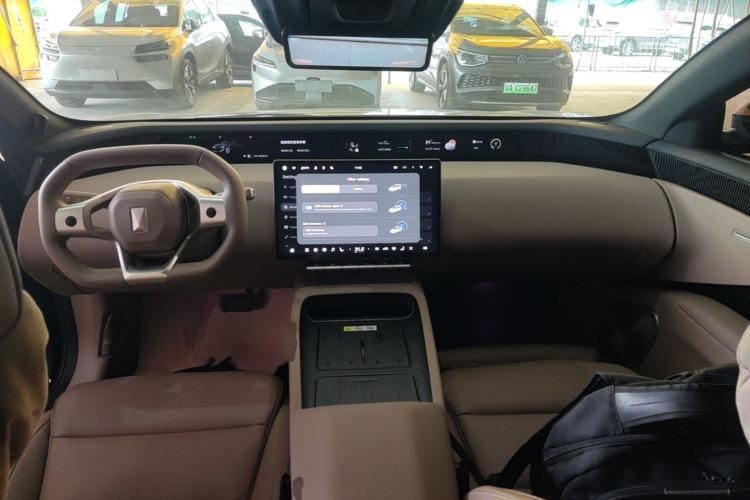 Used Avatr 12 2025 Updated Ultra All-Electric Four-Wheel Drive Center Console
