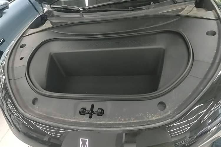 Used Avatr 12 2025 Updated Ultra All-Electric Four-Wheel Drive Engine Bay