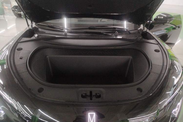 Used Avatr 12 2025 Updated Ultra All-Electric Four-Wheel Drive Engine Bay