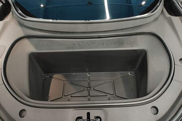 Used Avatr 12 2025 Ultra All-Electric Four-Wheel Drive Engine Bay