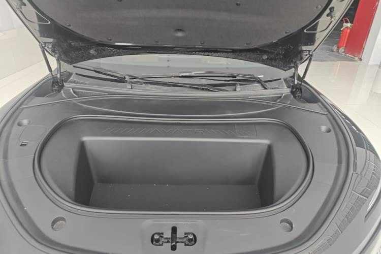 Used Avatr 12 2025 Updated Ultra All-Electric Four-Wheel Drive Engine Bay