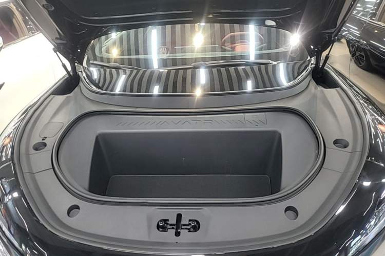Used Avatr 12 2025 Updated Ultra All-Electric Four-Wheel Drive Engine Bay