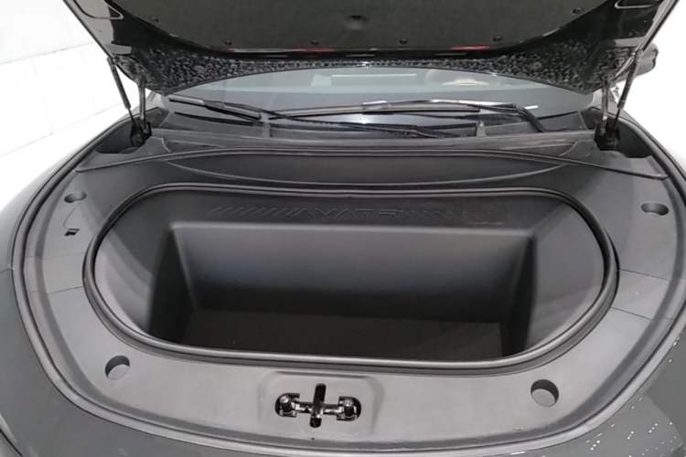 Used Avatr 12 2025 Updated Ultra All-Electric Four-Wheel Drive Engine Bay