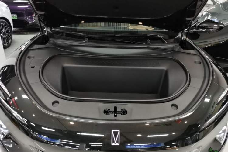 Used Avatr 12 2025 Updated Ultra All-Electric Four-Wheel Drive Engine Bay