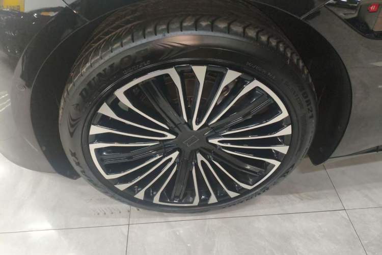 Used Avatr 12 2025 Refresh Master All-Electric Four-Wheel Drive Exterior 4