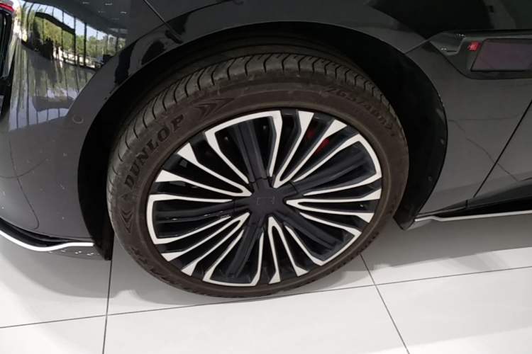Used Avatr 12 2025 Updated Ultra All-Electric Four-Wheel Drive Exterior 4