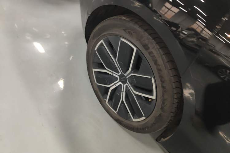 Used Avatr 12 2025 Max Extended-Range Edition Exterior 5