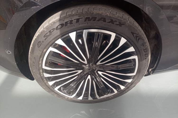 Used Avatr 12 2025 Max Extended-Range Edition Exterior 5