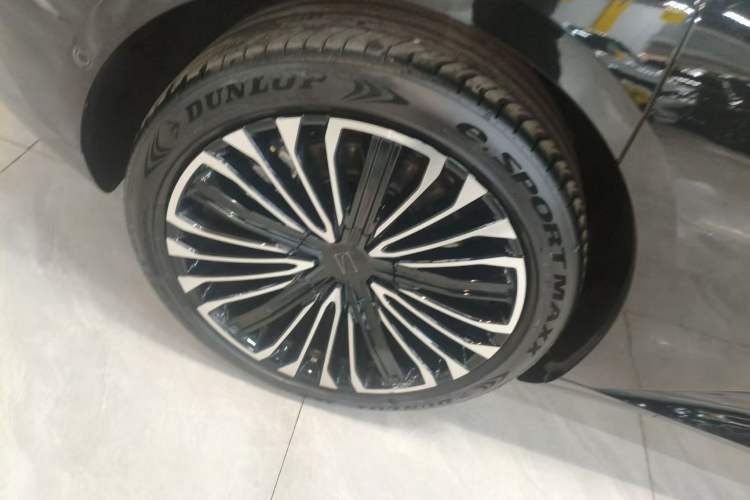 Used Avatr 12 2025 Refresh Master All-Electric Four-Wheel Drive Exterior 5