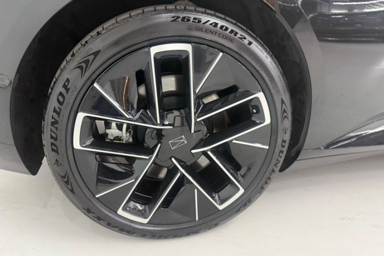 Used Avatr 12 2025 Updated Ultra All-Electric Four-Wheel Drive Exterior 9
