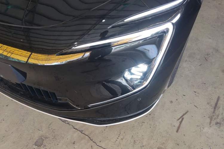 Used Avatr 12 2025 Updated Ultra All-Electric Four-Wheel Drive Left Front Headlight