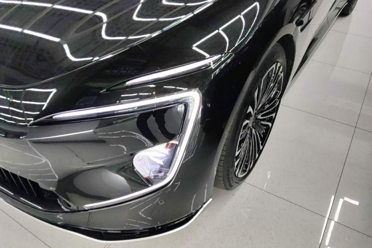 Used Avatr 12 2025 Updated Ultra All-Electric Four-Wheel Drive Left Front Headlight