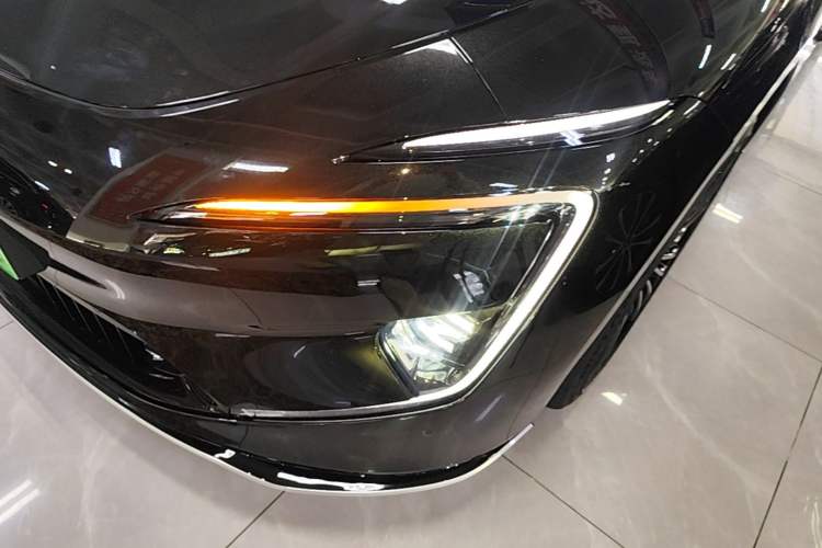 Used Avatr 12 2025 Updated Ultra All-Electric Four-Wheel Drive Left Front Headlight
