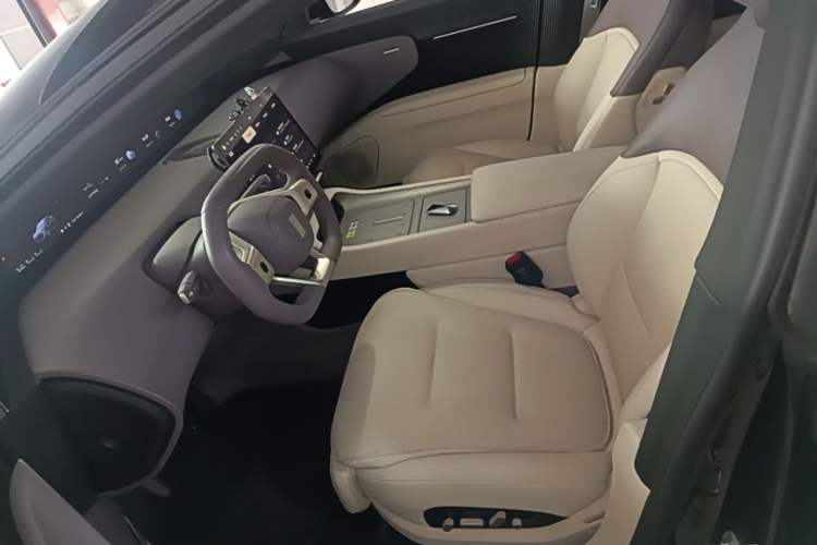 Used Avatr 12 2025 Max Extended-Range Edition Left Front Seat