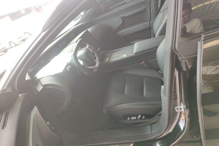 Used Avatr 12 2025 Max Extended-Range Edition Left Front Seat