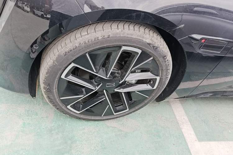 Used Avatr 12 2025 Updated Ultra All-Electric Four-Wheel Drive Left Front Wheel Hub