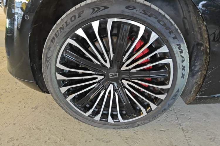 Used Avatr 12 2025 Updated Ultra All-Electric Four-Wheel Drive Left Front Wheel Hub