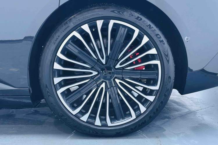 Used Avatr 12 2025 Ultra Extended-Range Edition Left Front Wheel Hub