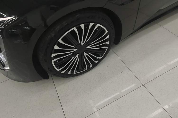 Used Avatr 12 2025 Updated Ultra All-Electric Four-Wheel Drive Left Front Wheel Hub