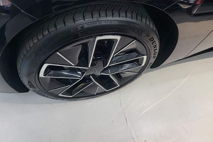 Used Avatr 12 2025 Updated Ultra All-Electric Four-Wheel Drive Left Front Wheel Hub