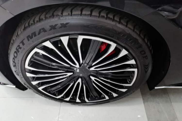 Used Avatr 12 2025 Updated Ultra All-Electric Four-Wheel Drive Left Front Wheel Hub