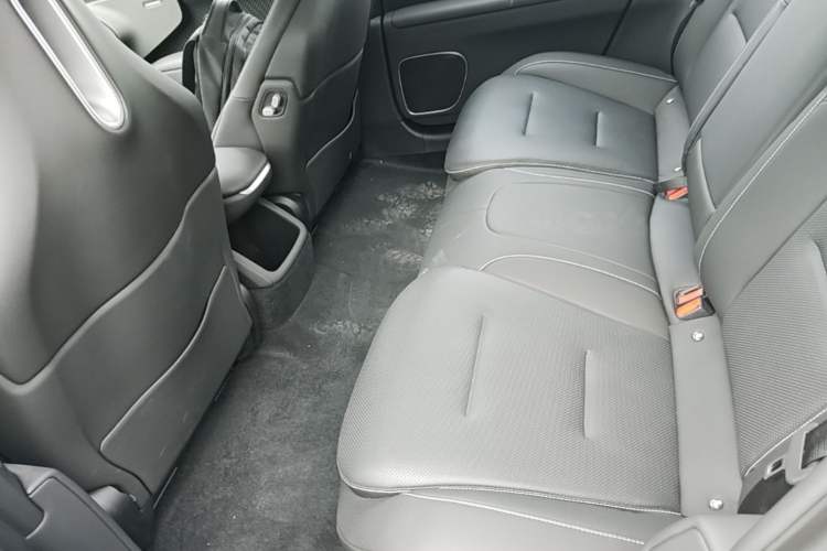 Used Avatr 12 2025 Updated Ultra All-Electric Four-Wheel Drive Left Rear Seat