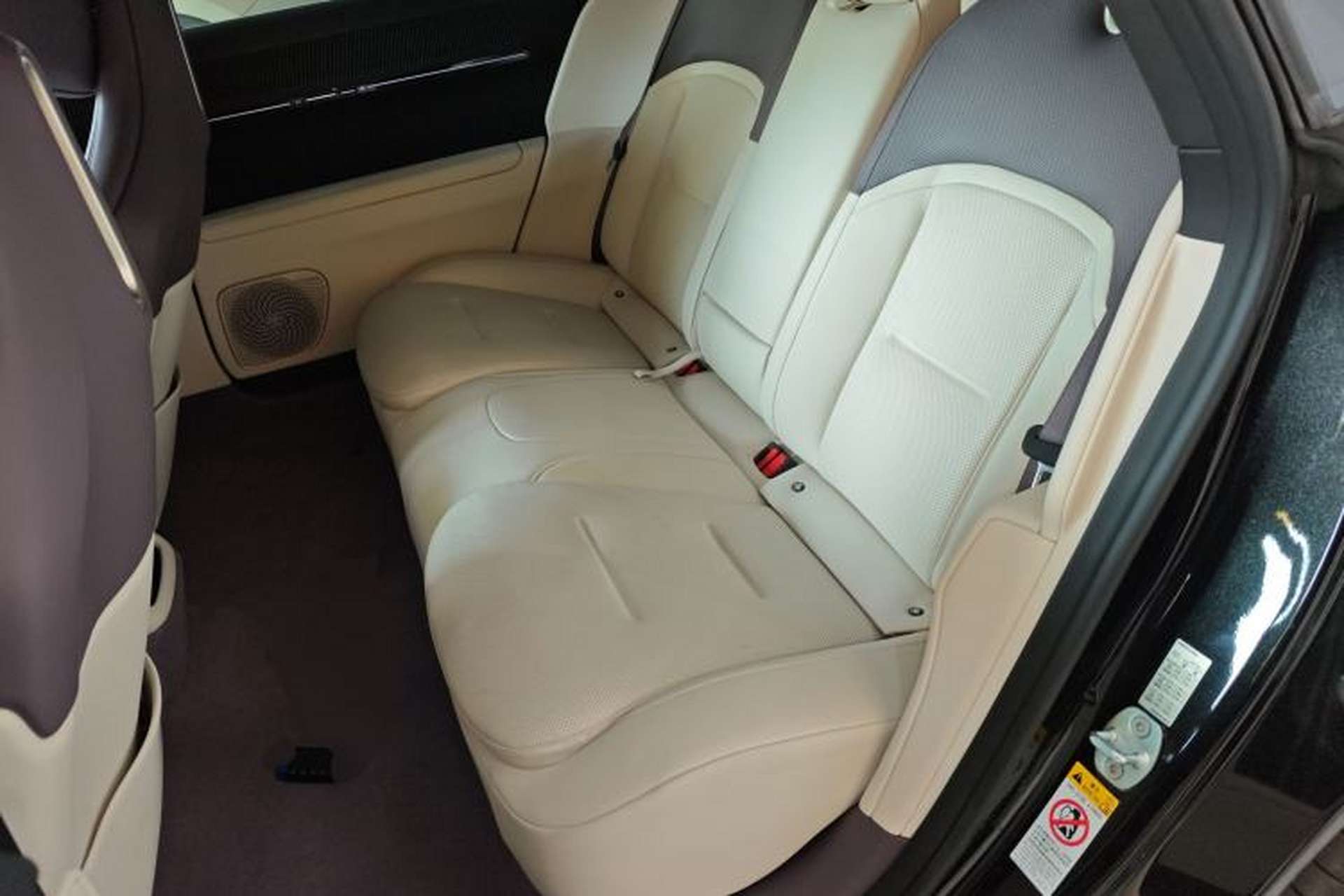Used Avatr 12 2025 Ultra Extended-Range Edition Left Rear Seat
