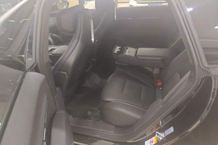 Used Avatr 12 2025 Ultra Extended-Range Edition Left Rear Seat