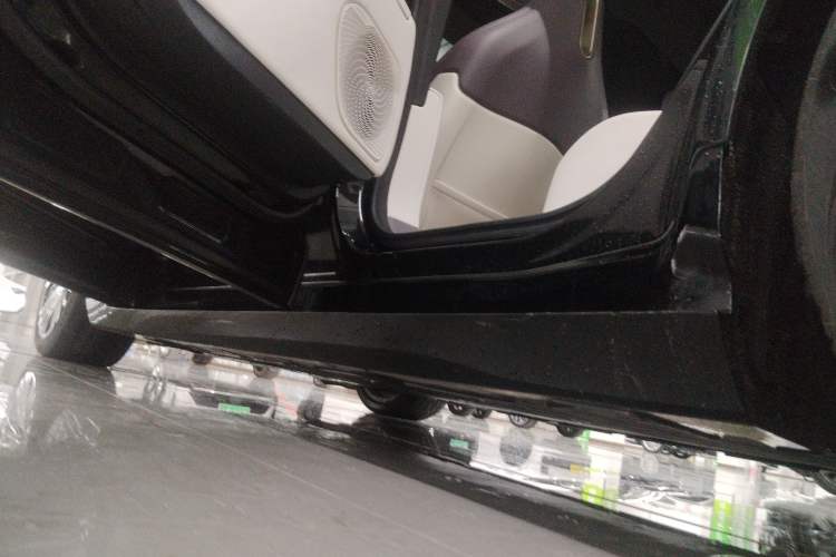 Used Avatr 12 2025 Updated Ultra All-Electric Four-Wheel Drive Left Side Sill