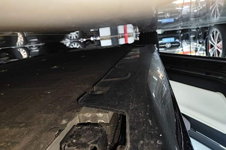 Used Avatr 12 2025 Updated Ultra All-Electric Four-Wheel Drive Left Side Sill