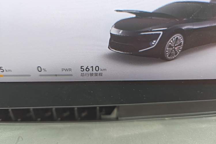 Used Avatr 12 2025 Updated Ultra All-Electric Four-Wheel Drive Odometer Close Up