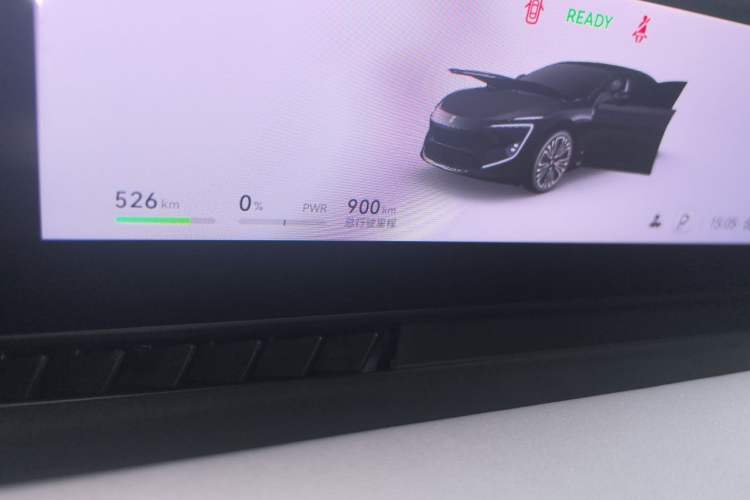 Used Avatr 12 2025 Updated Ultra All-Electric Four-Wheel Drive Odometer Close Up