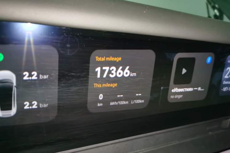Used Avatr 12 2025 Max Extended-Range Edition Odometer Close Up