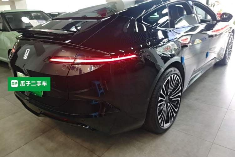 Used Avatr 12 2025 Ultra Extended-Range Edition Rear Right 45 Deg