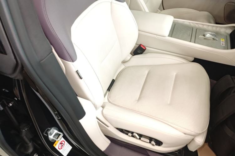 Used Avatr 12 2025 Ultra Extended-Range Edition Right Front Seat