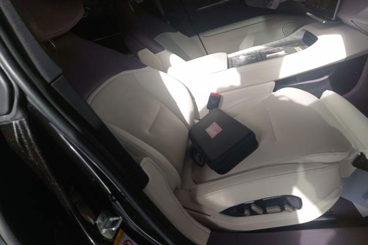 Used Avatr 12 2025 Max Extended-Range Edition Right Front Seat