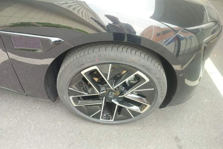 Used Avatr 12 2025 Max Extended-Range Edition Right Front Wheel Hub