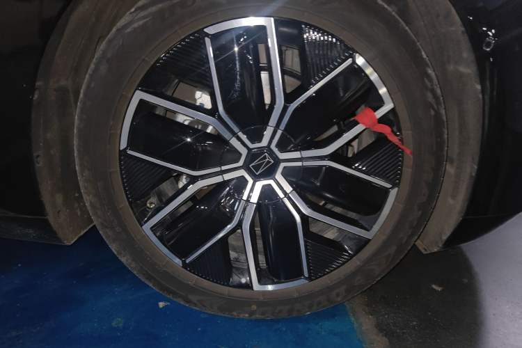 Used Avatr 12 2025 Max All-Electric Version Right Front Wheel Hub